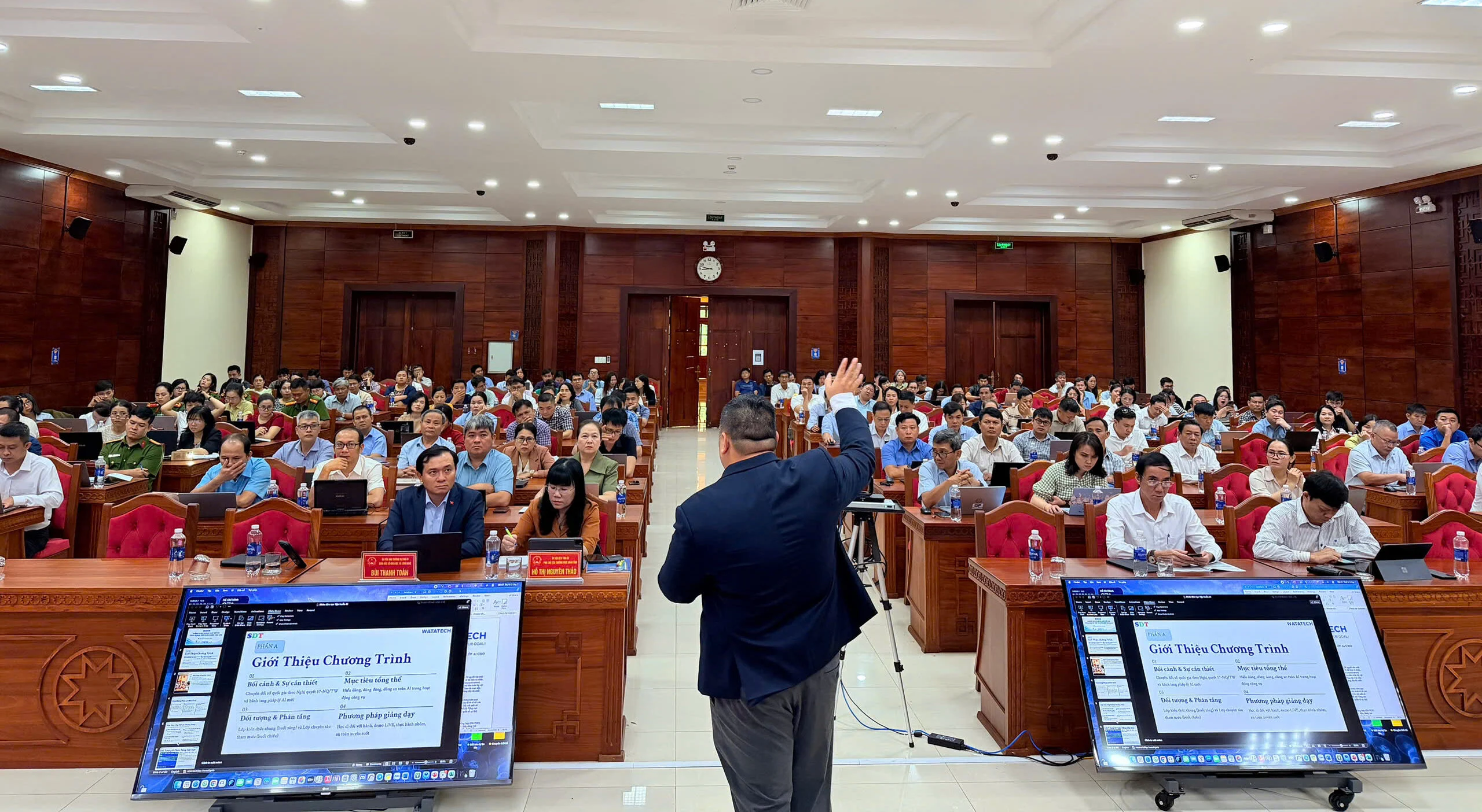 WATATECH hướng dẫn tại chương trình tập huấn AI ở Đắk Lắk