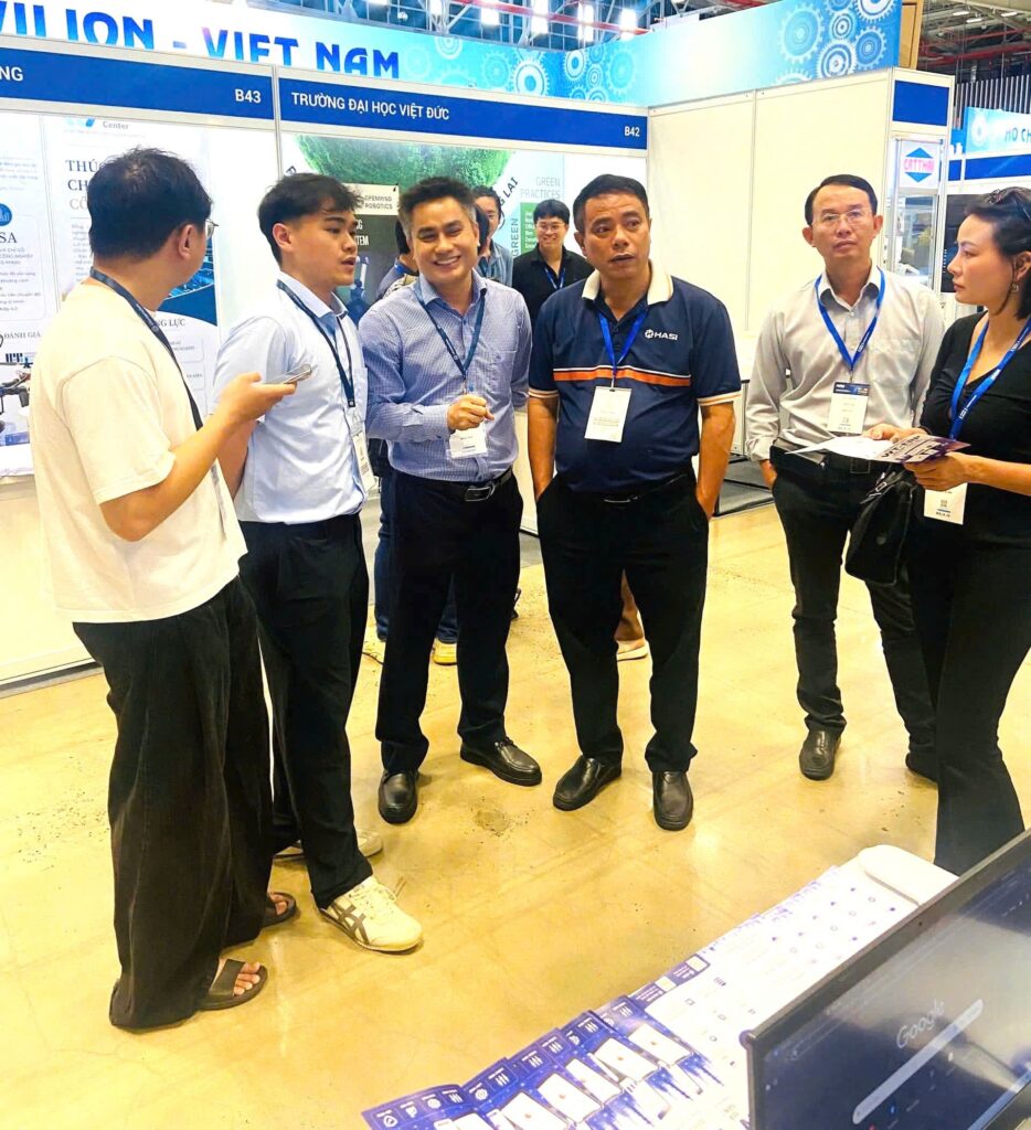 Đội ngũ WATATECH tư vấn cho khách hàng về giải pháp WT-ERP tích hợp AI